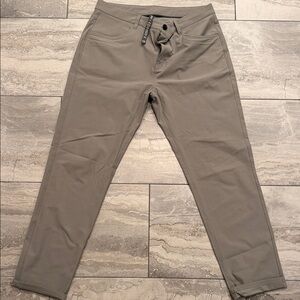 Vuori Meta 30” Men's Gray Pants Size 34